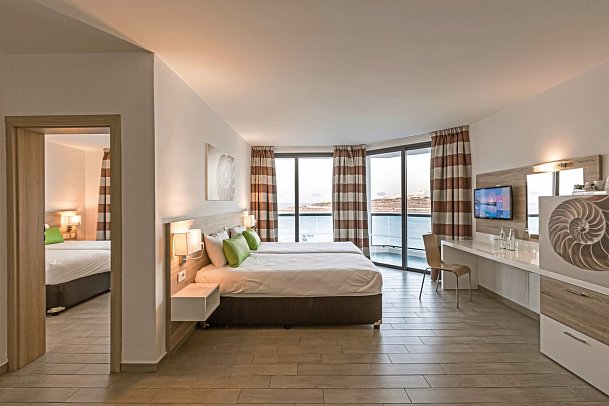 AX Odycy - Wohnbeispiel Familienzimmer Meerblick (Zimmercodierung FBM)