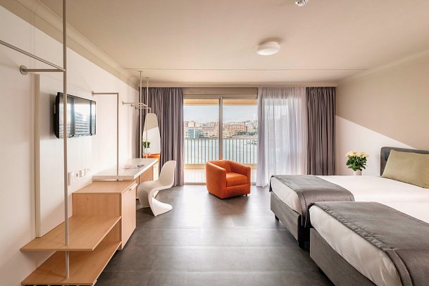 Cavalieri Art Hotel - Wohnbeispiel Doppelzimmer Deluxe Meerblick (Zimmercodierung DDM)