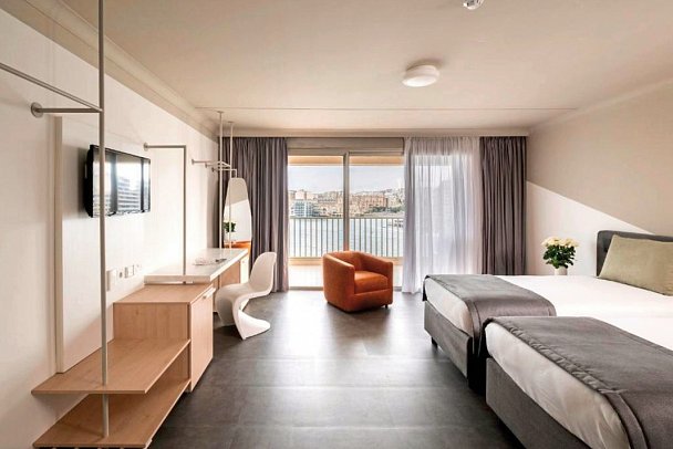 Cavalieri Art Hotel - Wohnbeispiel Doppelzimmer Deluxe Meerblick (Zimmercodierung DDM)