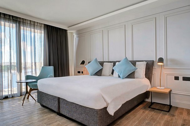 Land´s End Boutique Hotel - Wohnbeispiel Doppelzimmer Meerblick Lush (Zimmercodierung D1M)