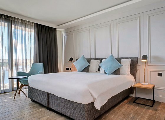 Land´s End Boutique Hotel - Wohnbeispiel Doppelzimmer Meerblick Lush (Zimmercodierung D1M)