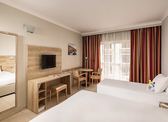 Qawra Palace Resort & Spa