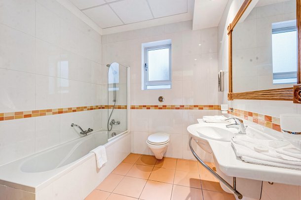 Paradise Bay Resort - Badbeispiel Doppelzimmer (Zimmercodierungen DB2 & DBM)