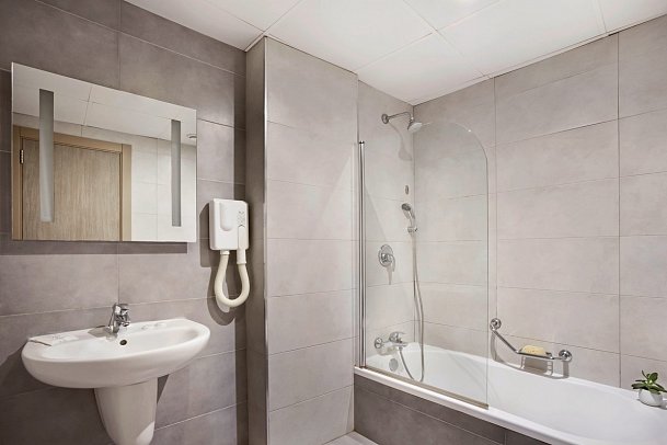 Plaza Regency Hotels - Badbeispiel (Zimmercodierungen DBL & DBM)
