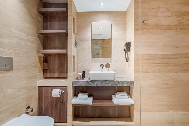 Reef Hotel & Spa