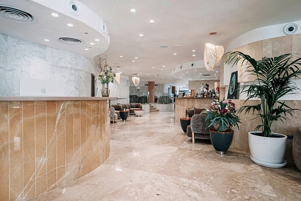 Reef Hotel & Spa