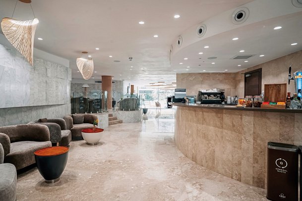 Reef Hotel & Spa
