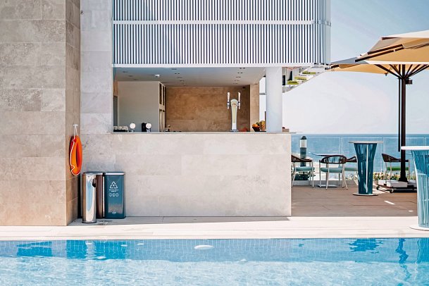 Reef Hotel & Spa