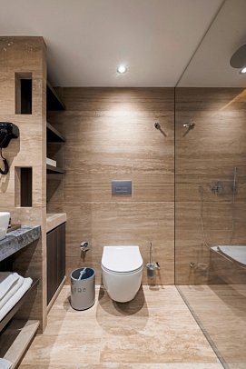 Reef Hotel & Spa
