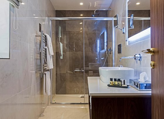 The Duke Boutique Hotel - Badbeispiel Doppelzimmer Jacuzzi (Zimmercodierung DQ1)