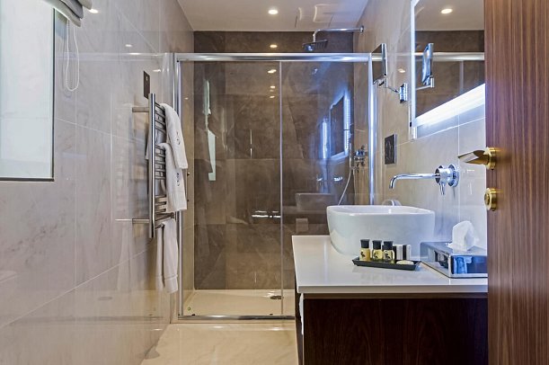 The Duke Boutique Hotel - Badbeispiel Doppelzimmer Jacuzzi (Zimmercodierung DQ1)