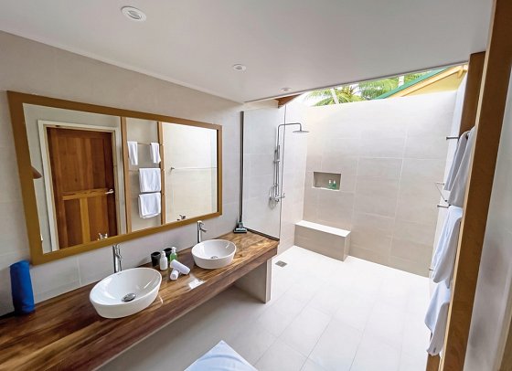 Meeru Maldives Resort Island - Beispiel Bad Family Villa (Zimmercodierung FB2)