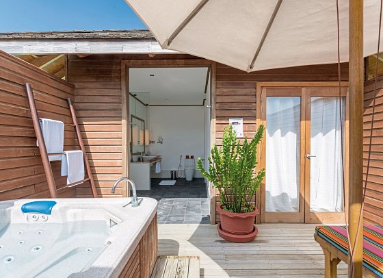 Meeru Maldives Resort Island - Wohnbeispiel Jacuzzi Water Villa (Zimmercodierung VX2)