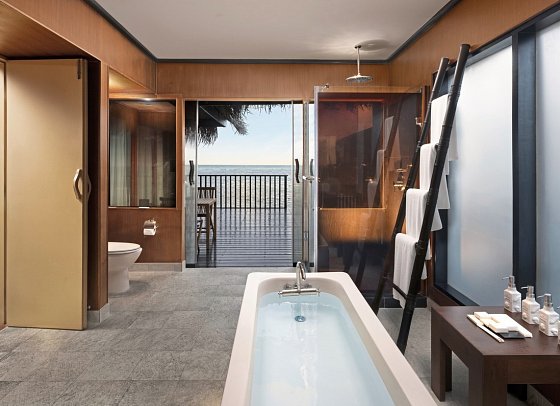 ADAARAN Select Hudhuranfushi - Beispiel Bad Sunset Ocean Villa (Zimmercodierungen VX2 & VV3)