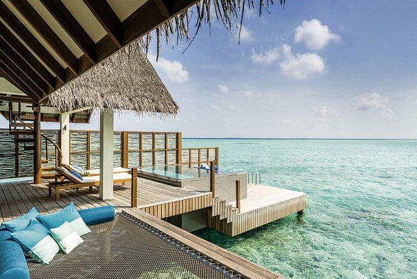Four Seasons Resort Maldives at Landaa Giraavaru - Sunset Water Villa Pool