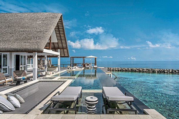Four Seasons Resort Maldives at Landaa Giraavaru