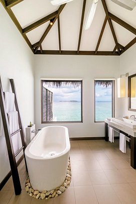 Velassaru Maldives - Beispiel Bad Water Bungalow with Pool (Zimmercodierung BX1)