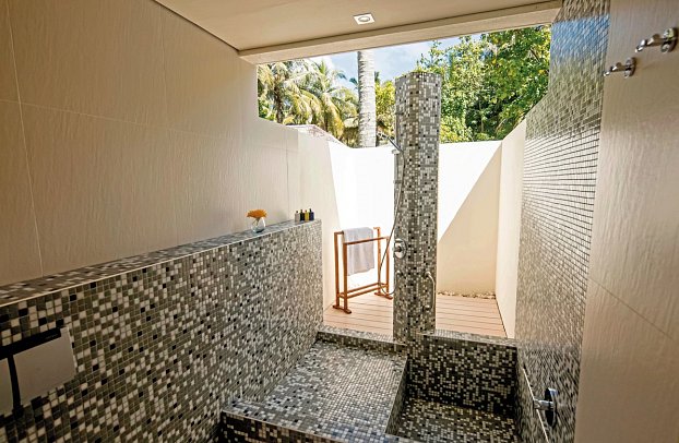 Holiday Inn Resort Kandooma Maldives - Beispiel Bad Beach Villa (Zimmercodierungen VB2 & VV2)