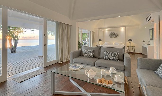 Diamonds Thudufushi - Wohnbeispiel Beach Front Suite (Zimmercodierung WB2)