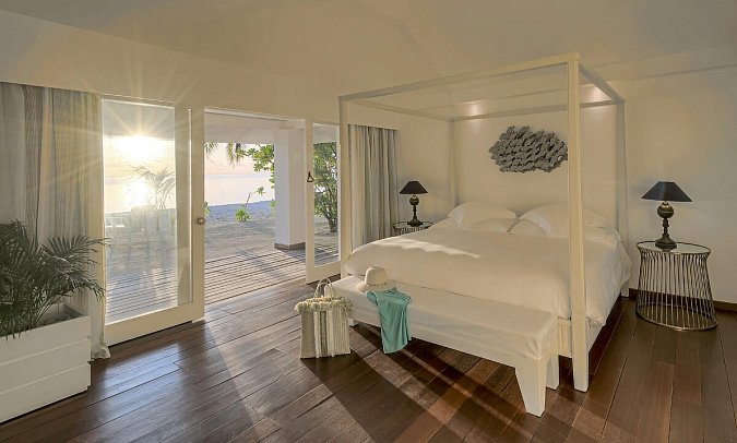 Diamonds Thudufushi - Wohnbeispiel Beach Front Suite (Zimmercodierung WB2)