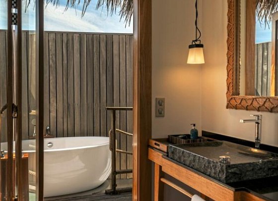 Constance Moofushi Maldives - Beispiel Bad Senior Sand Villa (Zimmercodierung VB3)