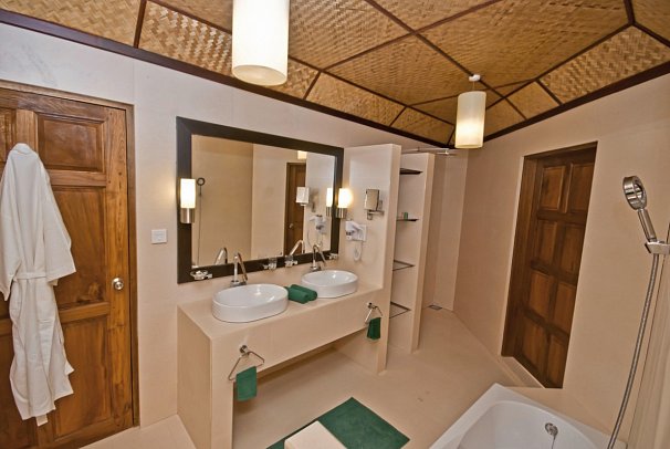 Safari Island Resort & Spa - Beispiel Bad Beach Bungalow (Zimmercodierung BB1)
