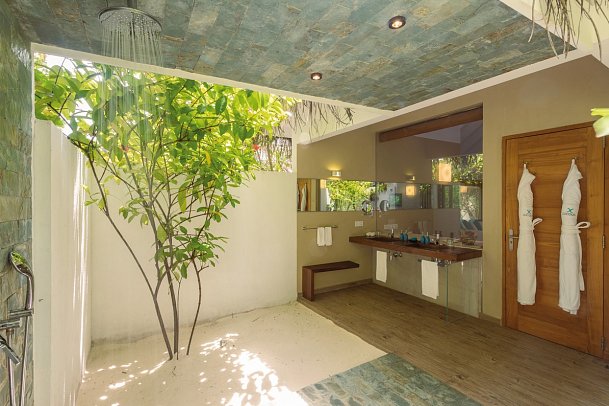 Cocoon Maldives - Beispiel Bad Beach Suite Pool (Zimmercodierung WB2)