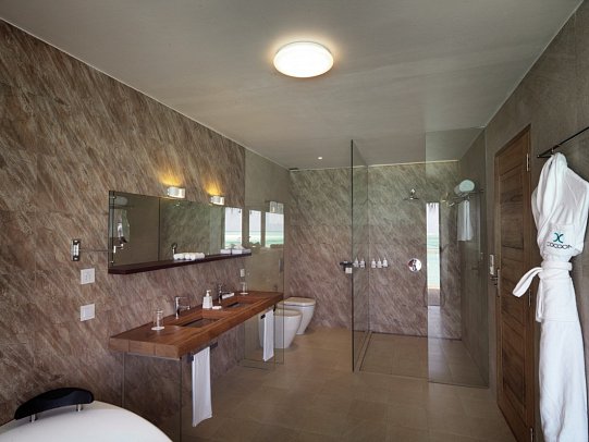 Cocoon Maldives - Beispiel Bad Lagoon Suite (Zimmercodierung WX1)