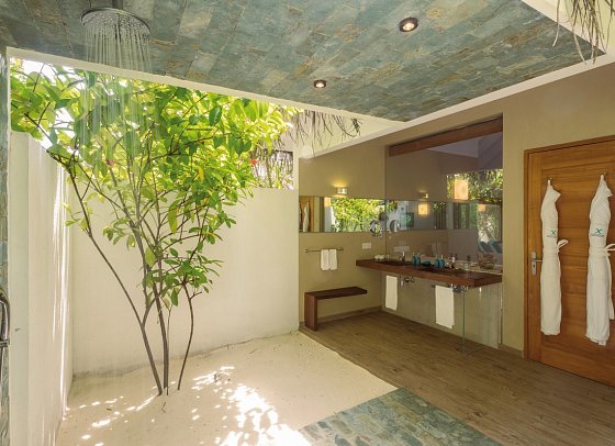 Cocoon Maldives - Beispiel Bad Beach Suite Pool (Zimmercodierung WB2)