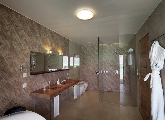 Cocoon Maldives - Beispiel Bad Lagoon Suite (Zimmercodierung WX1)