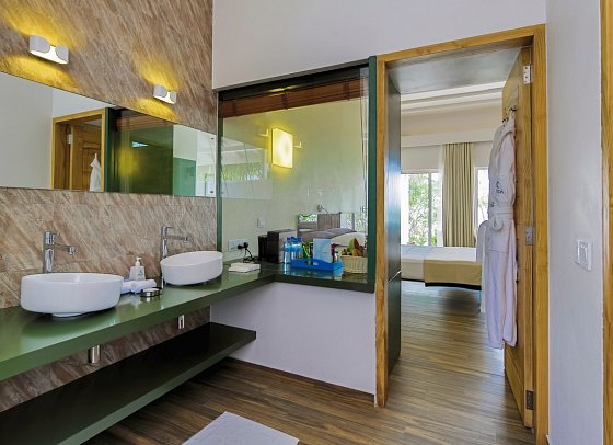 Cocoon Maldives - Beispiel Bad Beach Villa (Zimmercodierungen VB1 & FB1)
