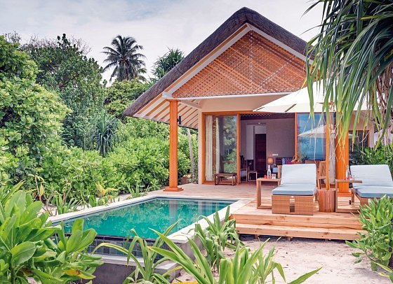 Kudafushi Resort & Spa - Wohnbeispiel Beach Villa with Pool (Zimmercodierungen VB2 & VH3)