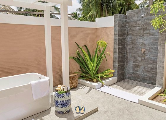 Kudafushi Resort & Spa - Beispiel Bad Beach Villa with Pool (Zimmercodierungen VB2 & VH3)
