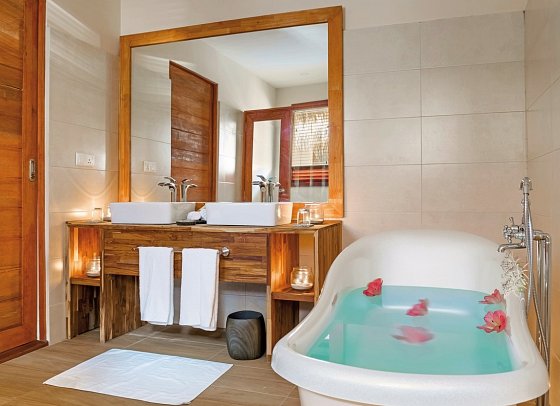 Kudafushi Resort & Spa - Beispiel Bad Water Villa with Pool (Zimmercodierungen VX2 & VH4)