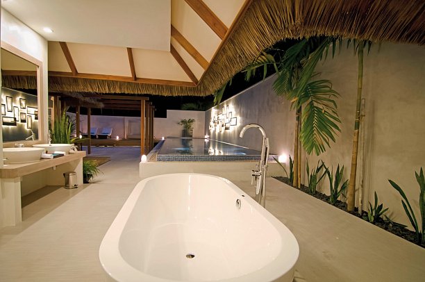 Kuramathi Maldives - Beispiel Bad Honeymoon Pool Villa (Zimmercodierung VB7)