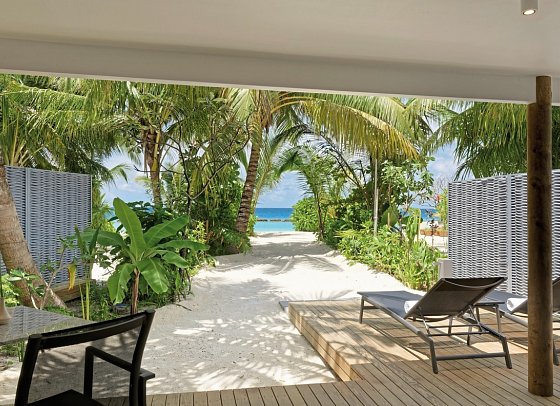 Outrigger Maldives Maafushivaru Resort - Wohnbeispiel Beach Villa (Zimmercodierung VB1)