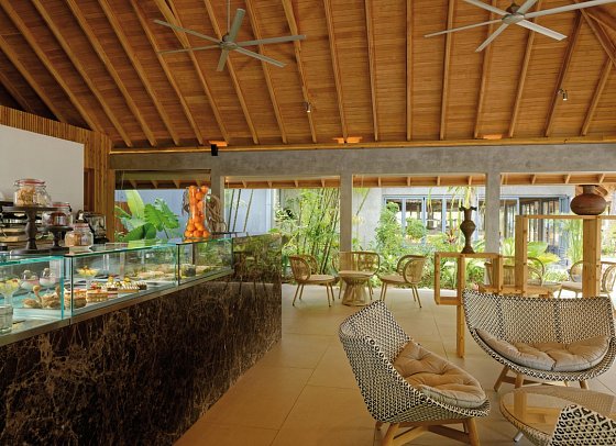 Outrigger Maldives Maafushivaru Resort - Library Lounge