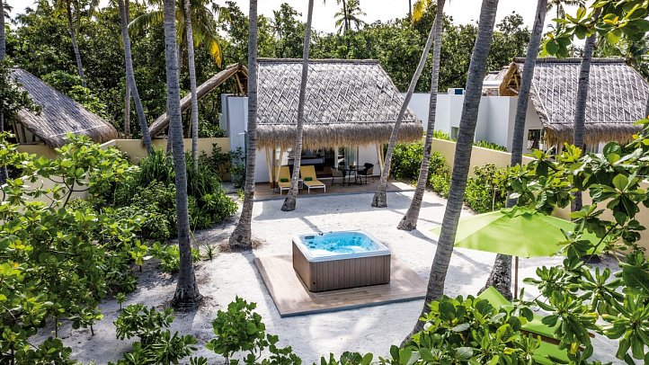 Emerald Maldives Resort & Spa - Wohnbeispiel Jacuzzi Beach Villa (Zimmercodierung VB3)