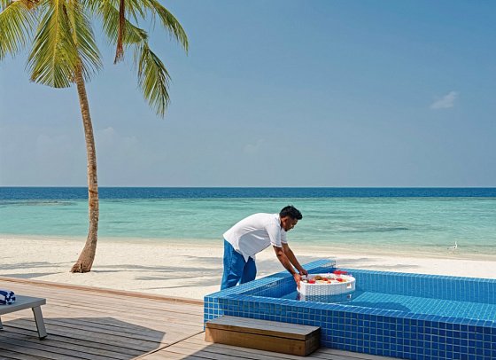 Eri Maldives - Beispiel Terrasse Beach Villa Pool (Zimmercodierung VB4)