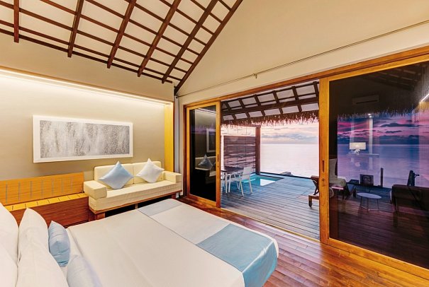 Cinnamon Velifushi Maldives - Wohnbeispiel Sunset Water Bungalow with Jacuzzi (Zimmercodierung BX2)