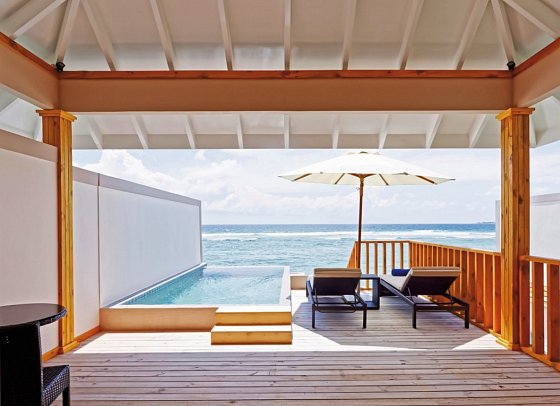 Brennia Kottefaru - Beispiel Terrasse Ocean Pool Villa (Zimmercodierungen VX2 & VX8)