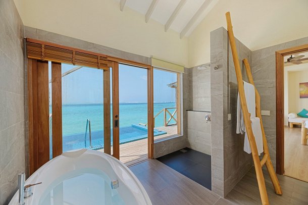 You&Me Maldives - Beispiel Bad Aqua Suite with Pool (Zimmercodierung WX1)