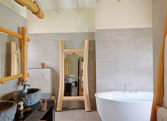 You&Me Maldives - Beispiel Bad Aqua Suite with Slide (Zimmercodierungen WX1 & WX7)