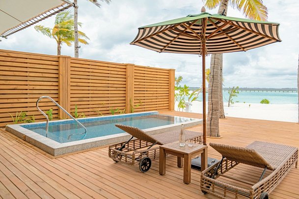 SAii Lagoon Maldives, Curio Collection by Hilton - Wohnbeispiel Beach Room with Pool (Zimmercodierung UB2)