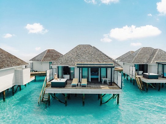 Nova Maldives - Wohnbeispiel Water Villa with Jacuzzi (Zimmercodierung VX2)
