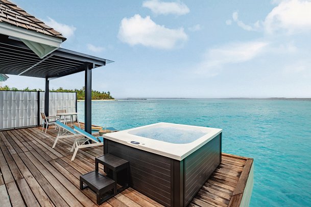 Nova Maldives - Wohnbeispiel Water Villa with Jacuzzi (Zimmercodierung VX2)