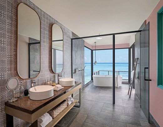 Le Méridien Maldives Resort & Spa - Beispiel Bad Sunrise Overwater Villa (Zimmercodierung VX1)