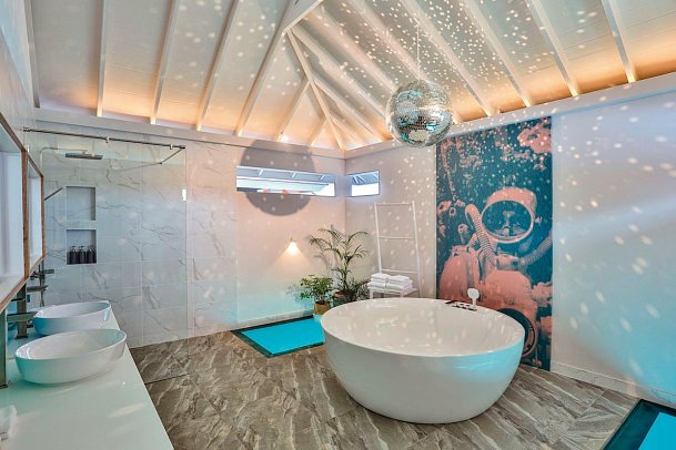 The Standard, Maldives - Beispiel Bad Lagoon Overwater Poolvilla (Zimmercodierung VX2)