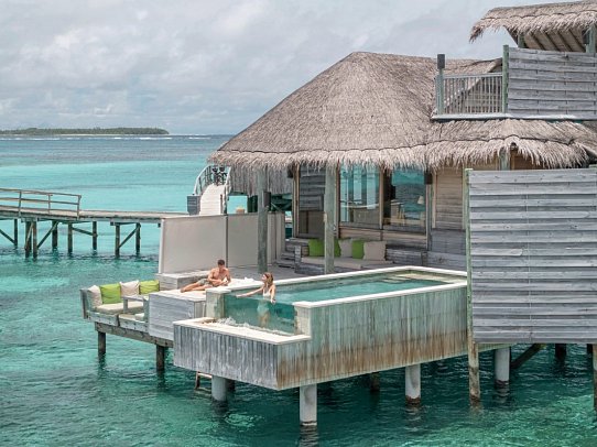 Six Senses Laamu - Laamu Water Villa Pool (Zimmercodierung VB8)
