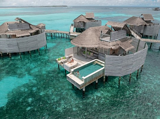 Six Senses Laamu - Laamu Water Villa Pool (Zimmercodierung VB8)